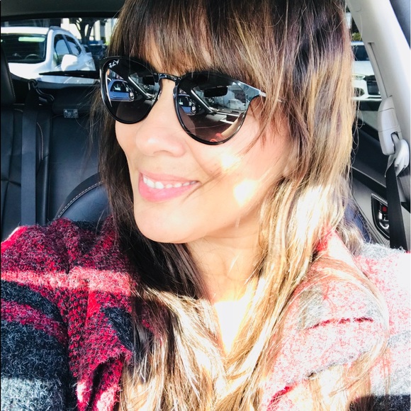 Meet your Posher, Andrea - Picture 1 of 1